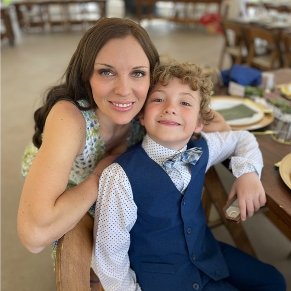 Meet your Posher, Cynthia - Picture 1 of 1